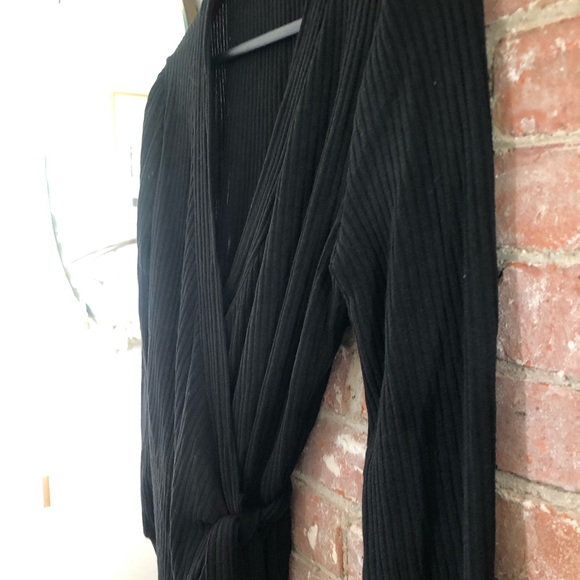 Coeor De Vague … black wraparound top - Picture 15 of 16